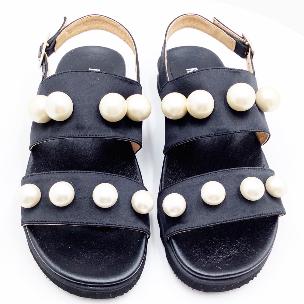 🆕{Renvy} Pearl Embellished Sandals
